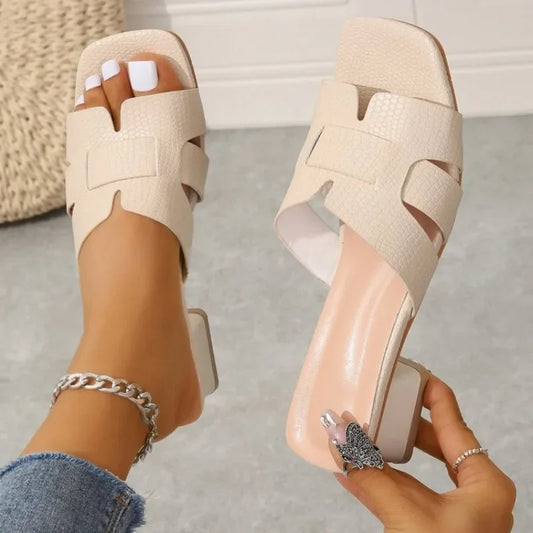 Chunky-Heeled Sandalen mit Karree-Spitze