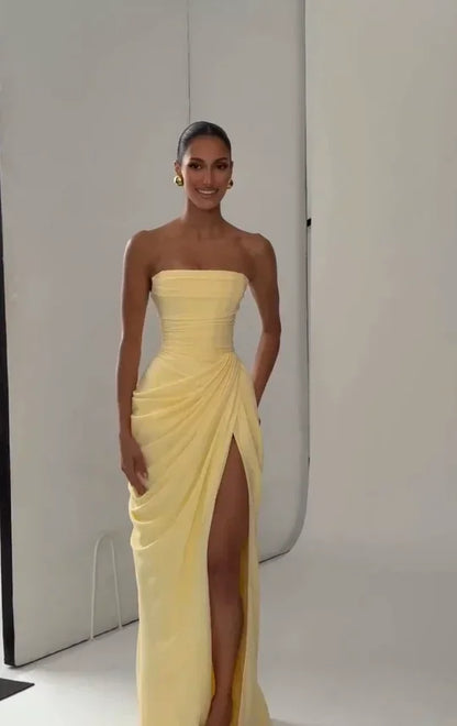 Einfarbiges Plissiertes Trägerloses Kleid Schickes Schulterfreies Rückenfreies Hochgeschnittenes Kleid mit Schlitz 2026 Neues Abendkleid