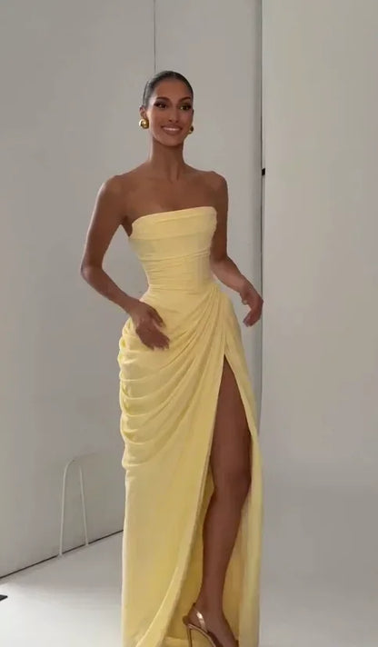 Einfarbiges Plissiertes Trägerloses Kleid Schickes Schulterfreies Rückenfreies Hochgeschnittenes Kleid mit Schlitz 2026 Neues Abendkleid
