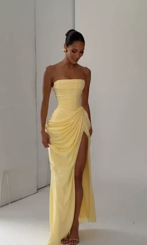 Einfarbiges Plissiertes Trägerloses Kleid Schickes Schulterfreies Rückenfreies Hochgeschnittenes Kleid mit Schlitz 2026 Neues Abendkleid