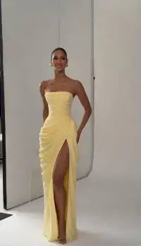 Einfarbiges Plissiertes Trägerloses Kleid Schickes Schulterfreies Rückenfreies Hochgeschnittenes Kleid mit Schlitz 2026 Neues Abendkleid