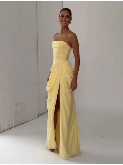 Einfarbiges Plissiertes Trägerloses Kleid Schickes Schulterfreies Rückenfreies Hochgeschnittenes Kleid mit Schlitz 2026 Neues Abendkleid
